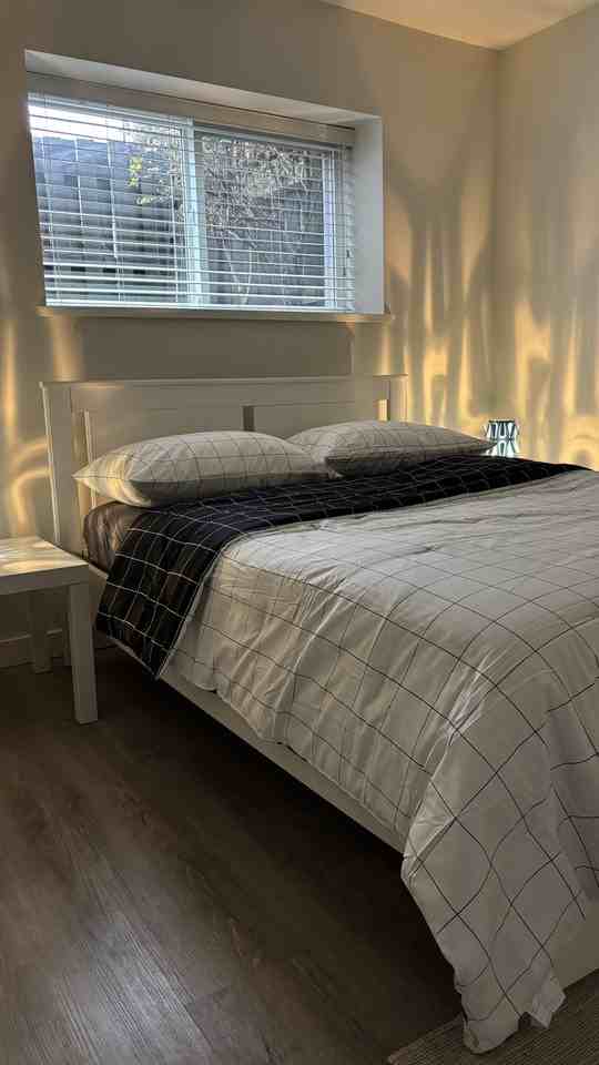 1093 Adderley St - Photo 6 of 10