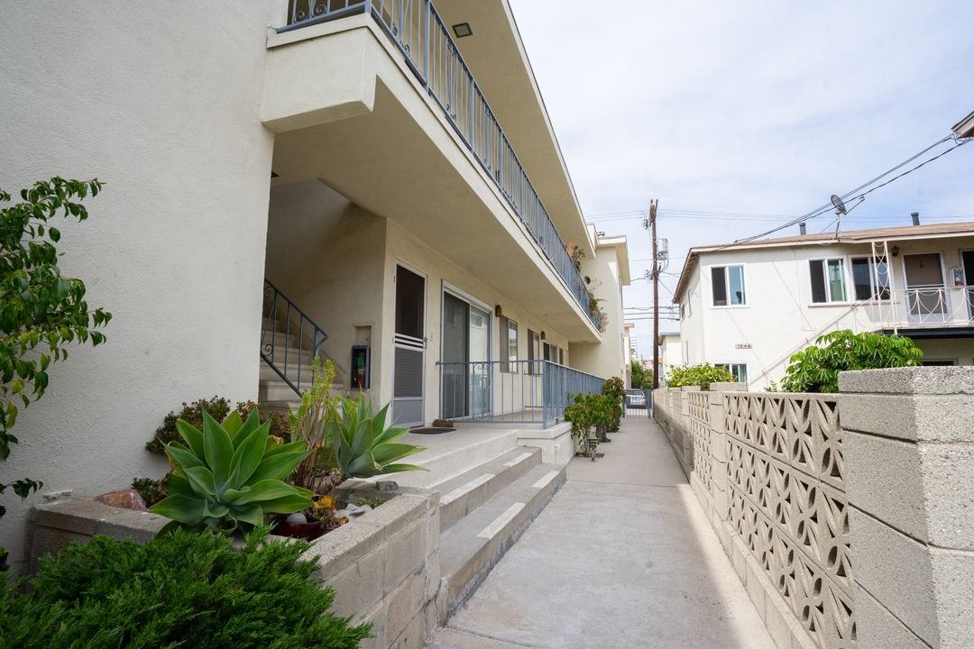 1240 Saltair Avenue, - Photo 2 of 50