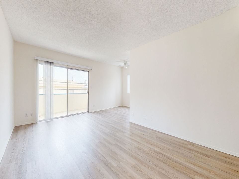 1240 Saltair Avenue, - Photo 4 of 50