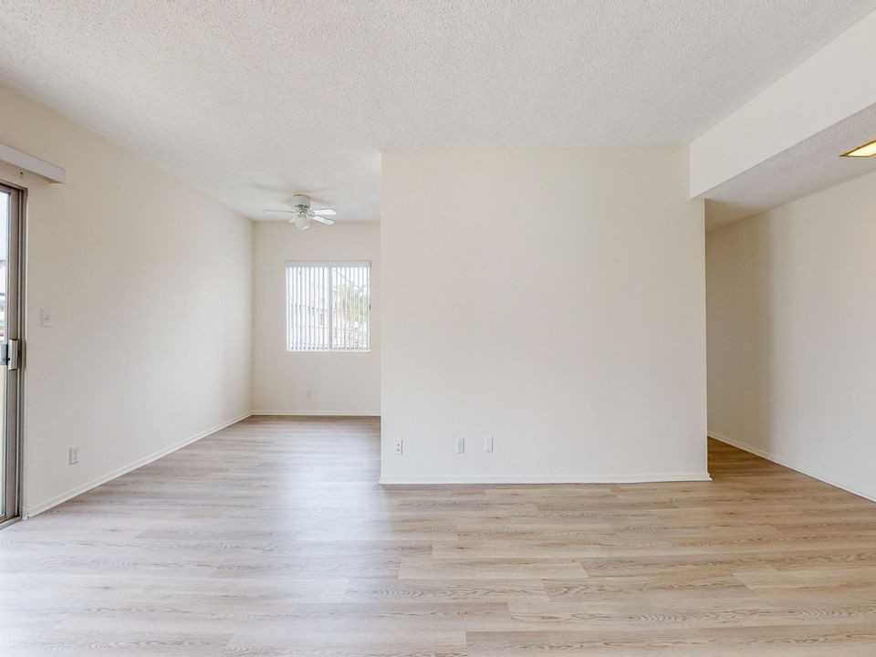 1240 Saltair Avenue, - Photo 7 of 50