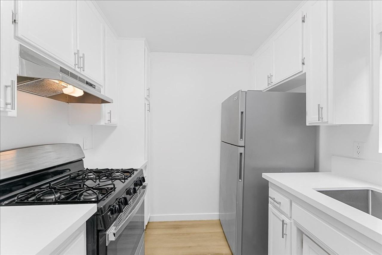 1785 Beloit Ave - Photo 2 of 17