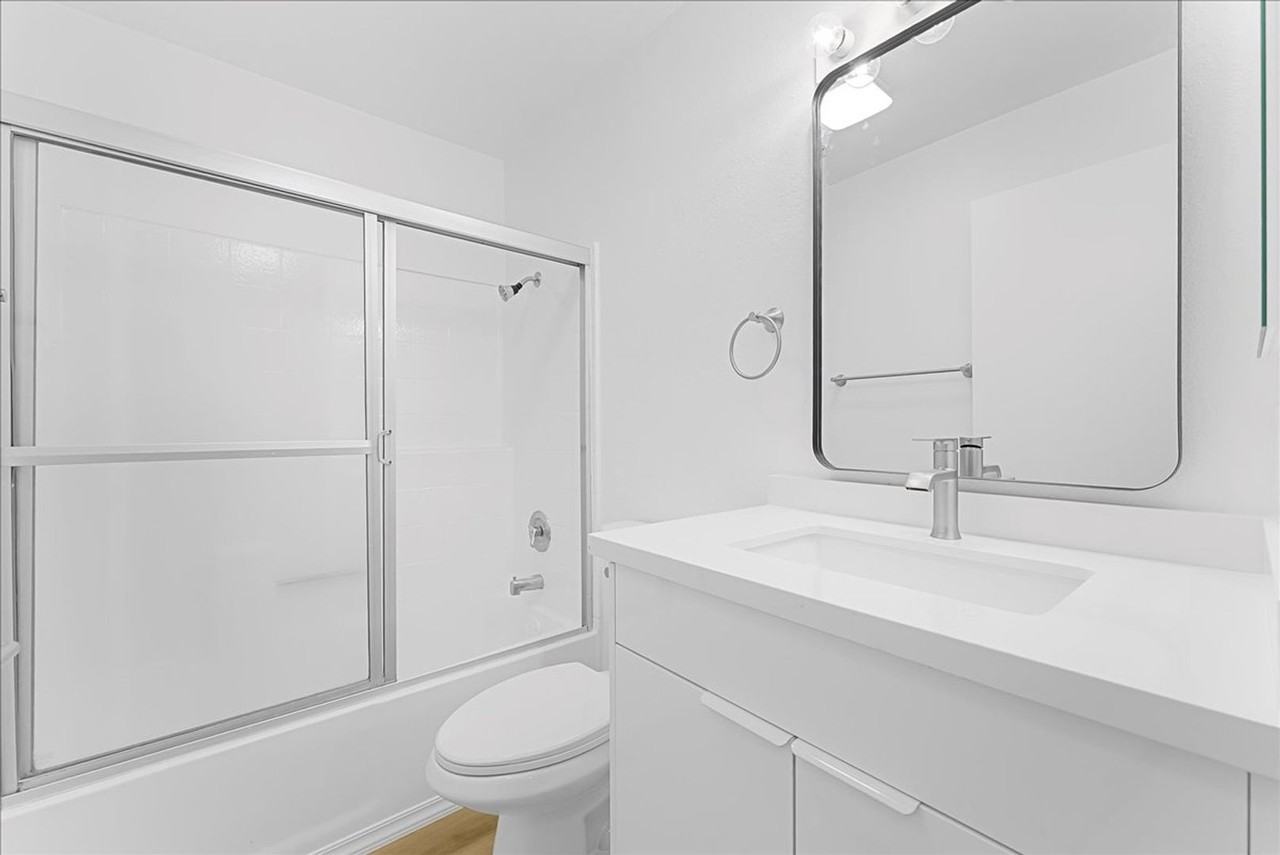 1785 Beloit Ave - Photo 5 of 17