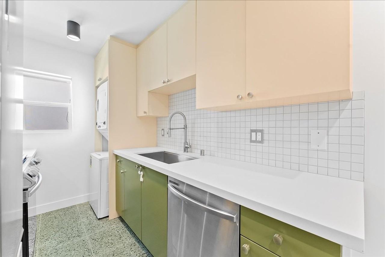 6615 Franklin Ave. - Photo 4 of 10