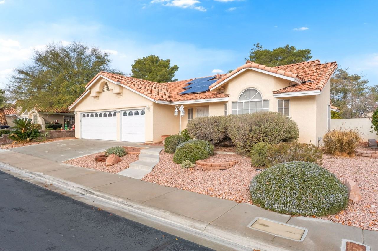 8220 Desert Beach Dr - Photo 2 of 28