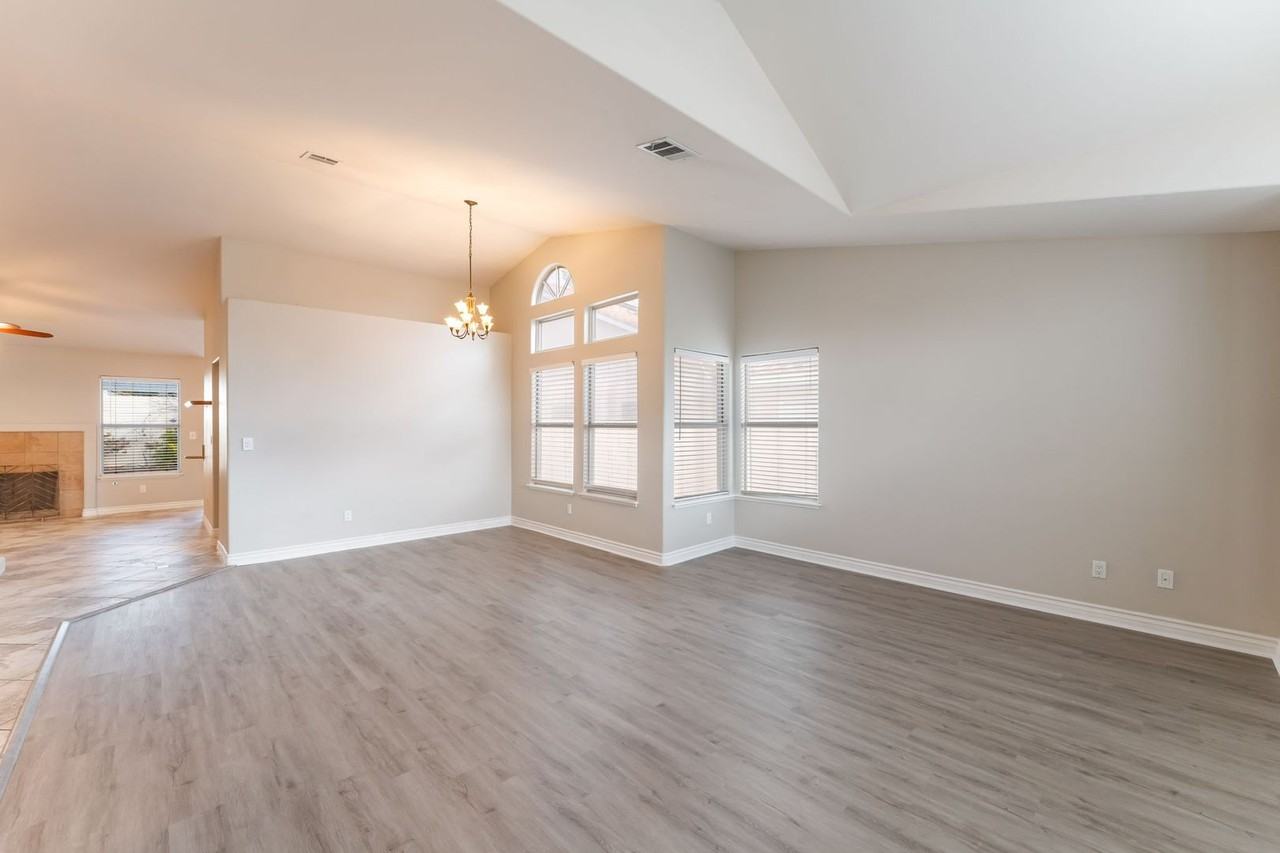 8220 Desert Beach Dr - Photo 3 of 28