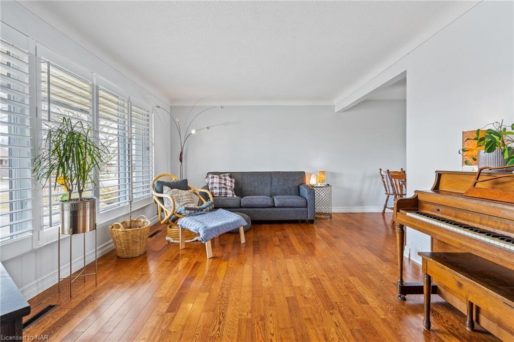 90 Rochelle Dr - Photo 3 of 11