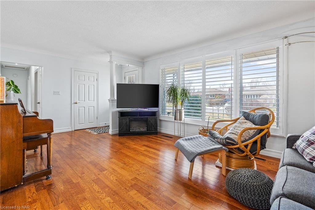 90 Rochelle Dr - Photo 4 of 11