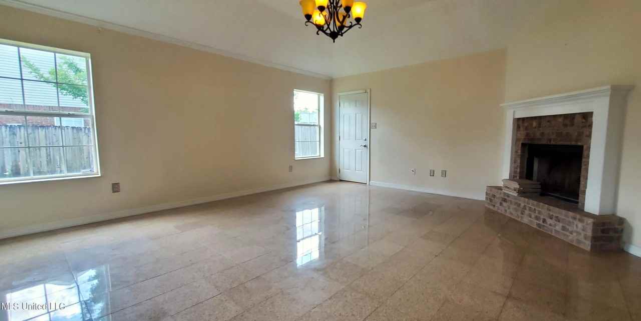 201 April Ln - Photo 4 of 15