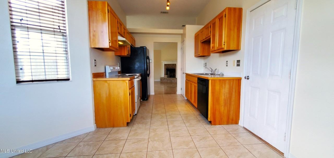 201 April Ln - Photo 5 of 15