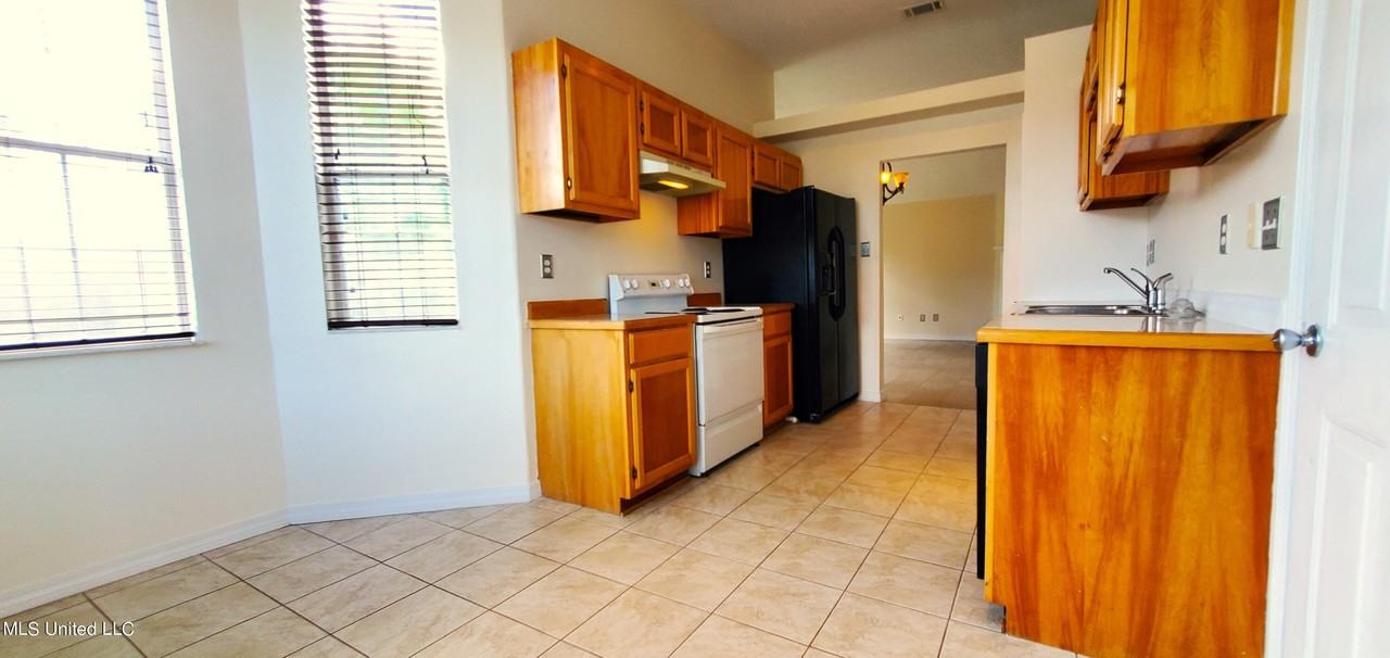 201 April Ln - Photo 6 of 15