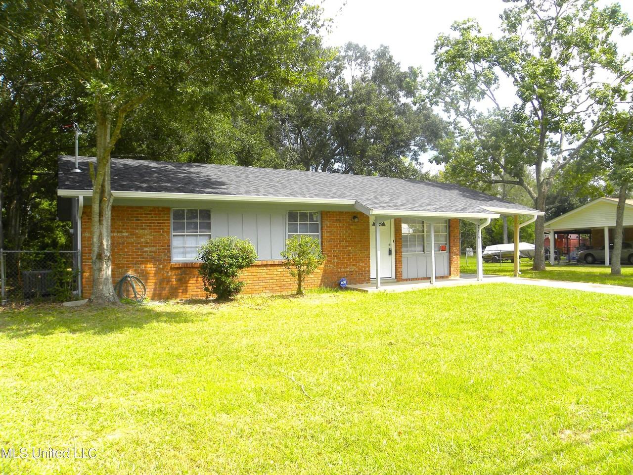 7216 Hampton Dr - Photo 3 of 43