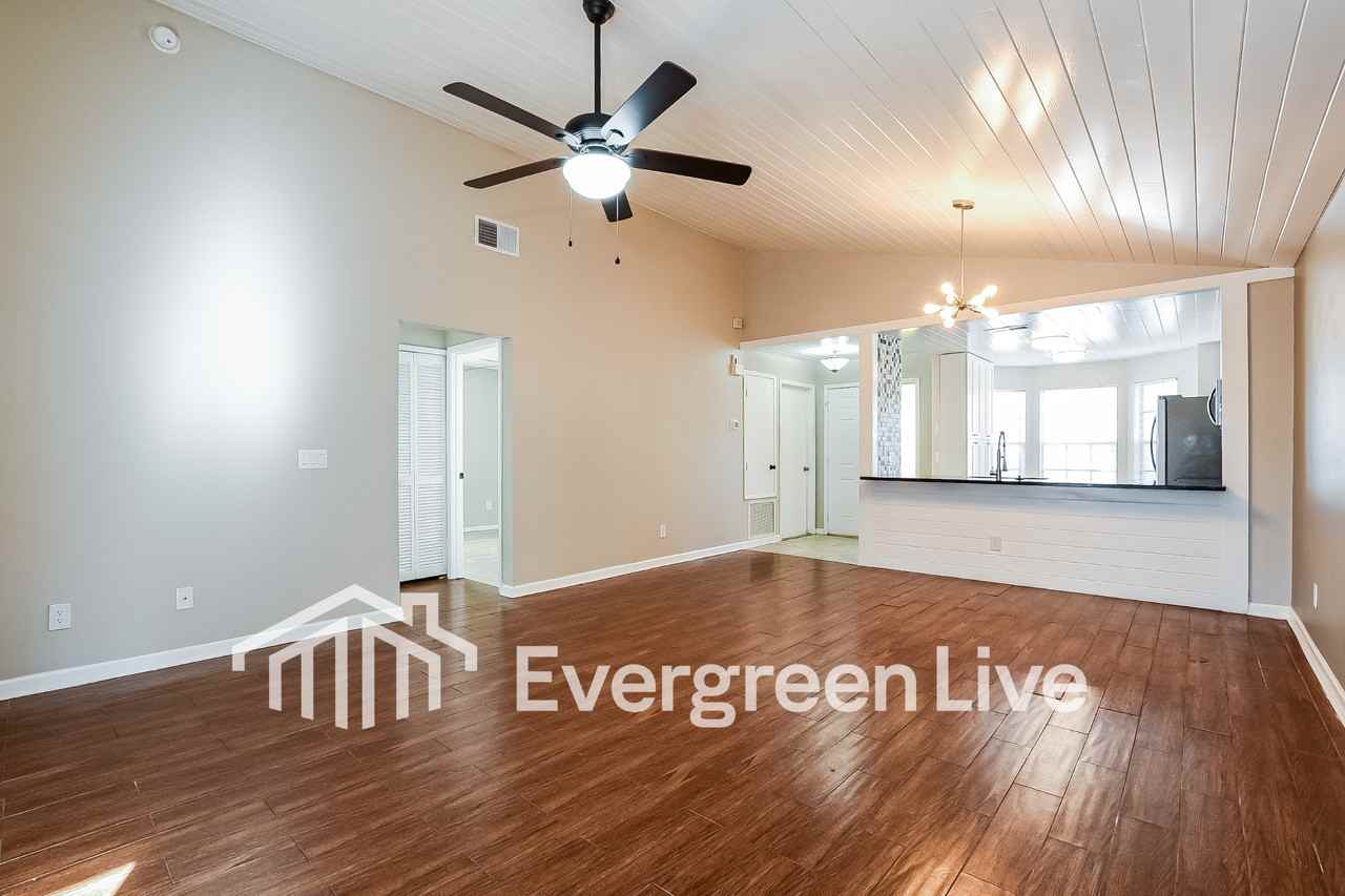 1946 Larkwood Dr - Photo 3 of 15