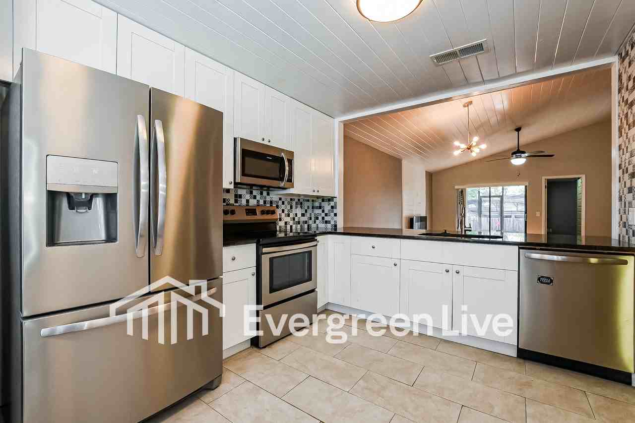 1946 Larkwood Dr - Photo 6 of 15