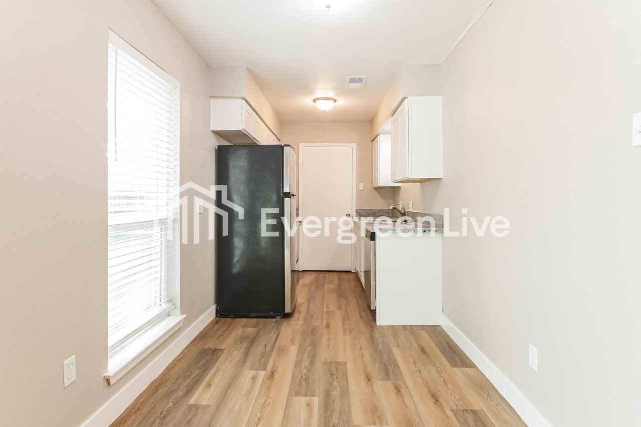 816 Jack St - Photo 2 of 15