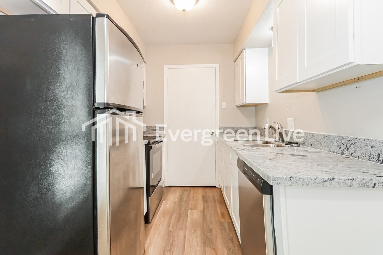 816 Jack St - Photo 3 of 15