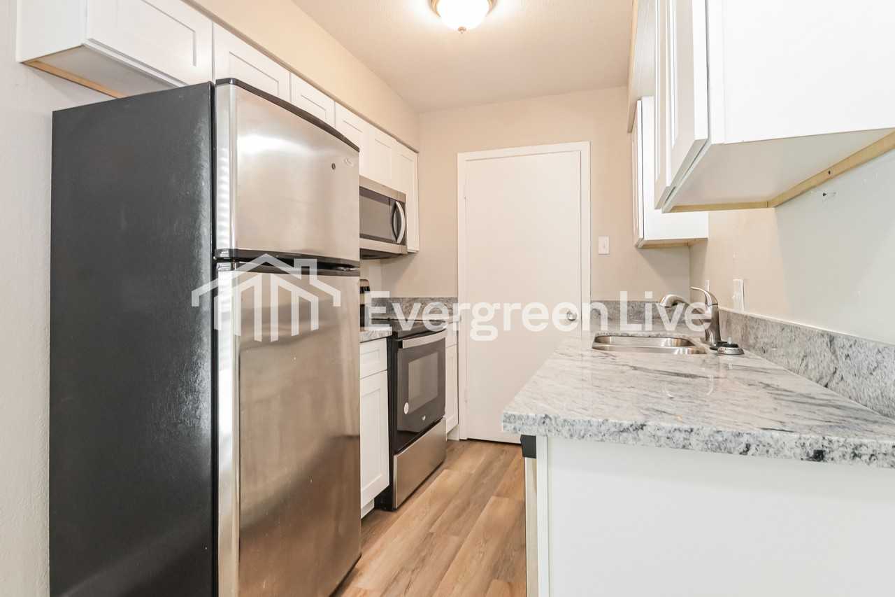 816 Jack St - Photo 4 of 15