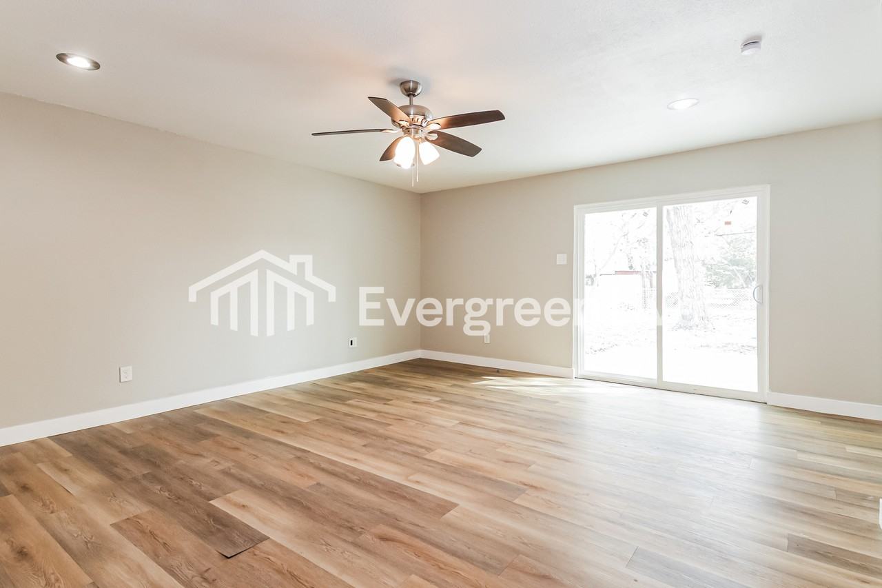 816 Jack St - Photo 5 of 15