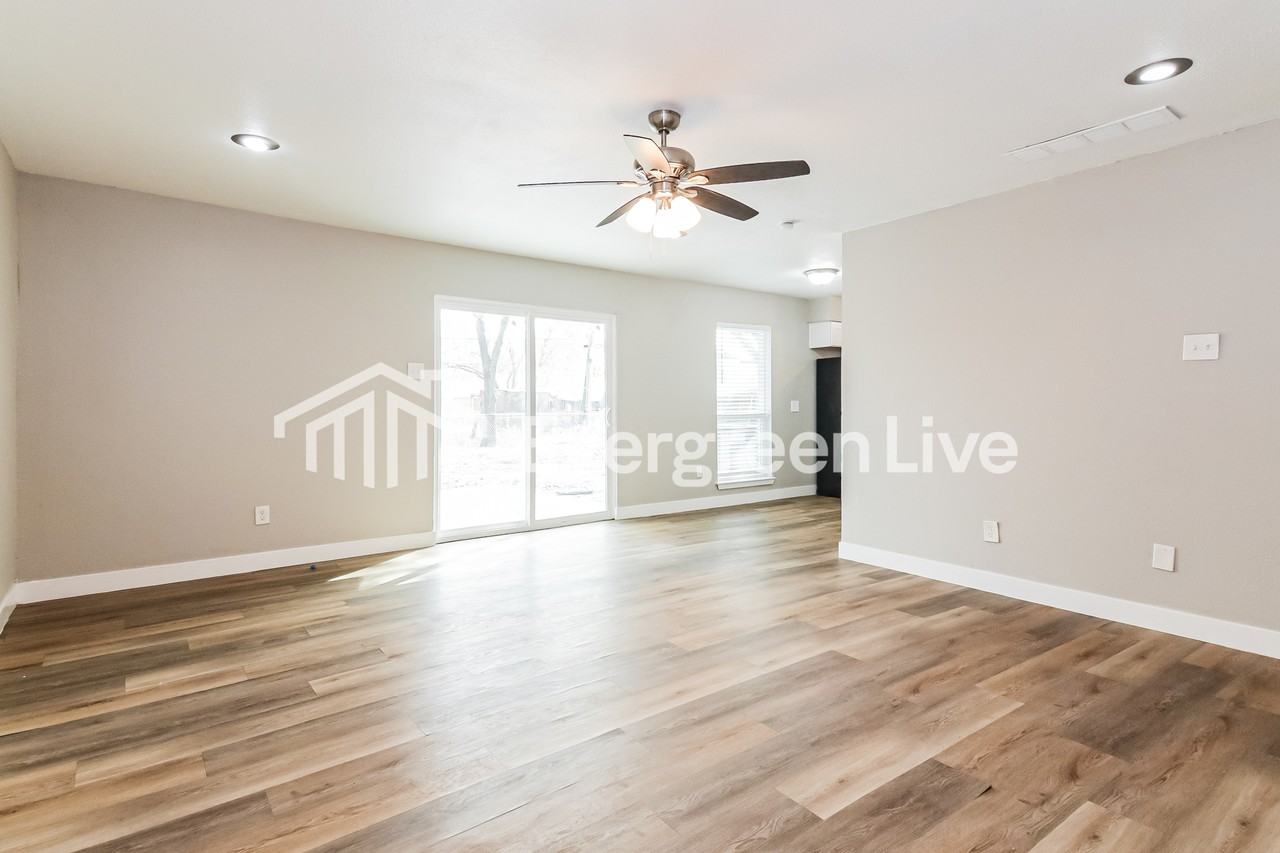 816 Jack St - Photo 6 of 15