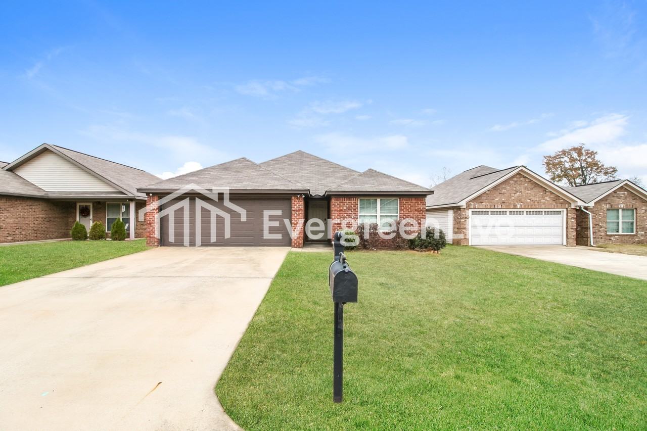 171 Bradford Cir - Photo 2 of 16