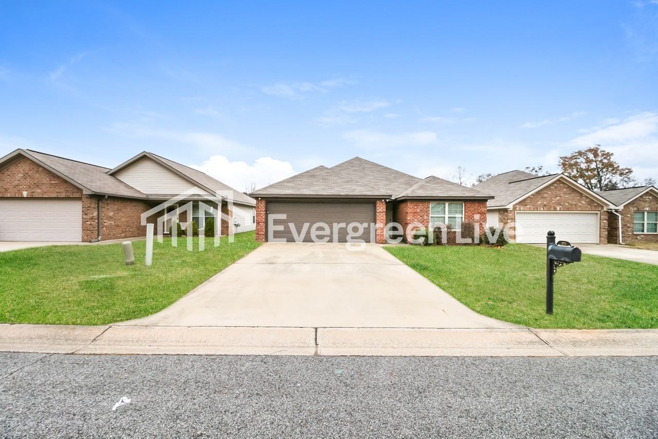 171 Bradford Cir - Photo 3 of 16