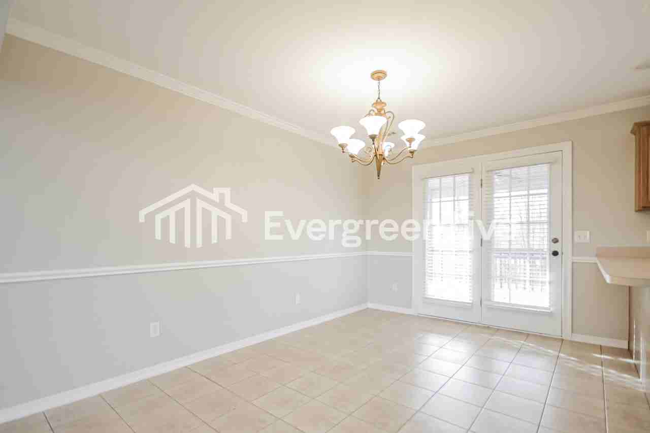 1668 Niagara St - Photo 6 of 15