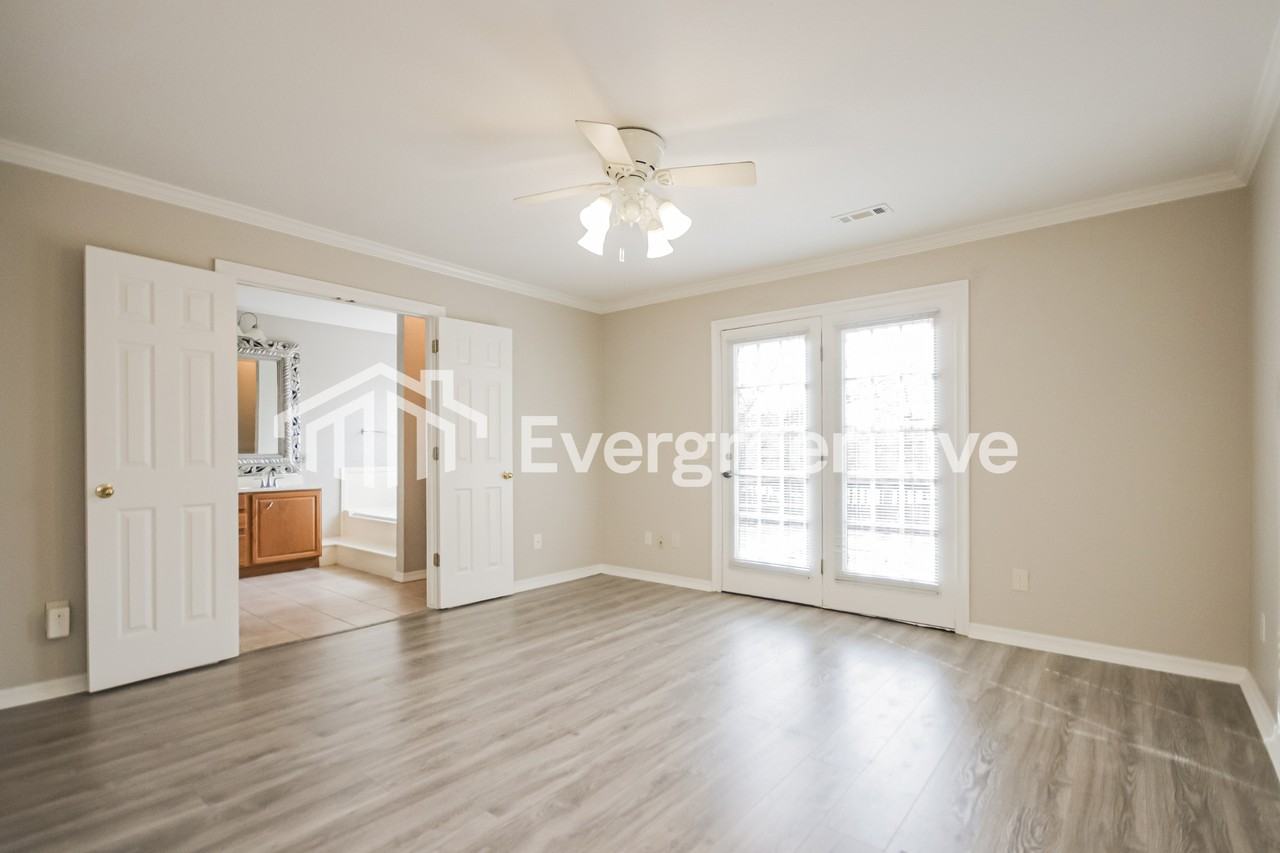 1668 Niagara St - Photo 7 of 15