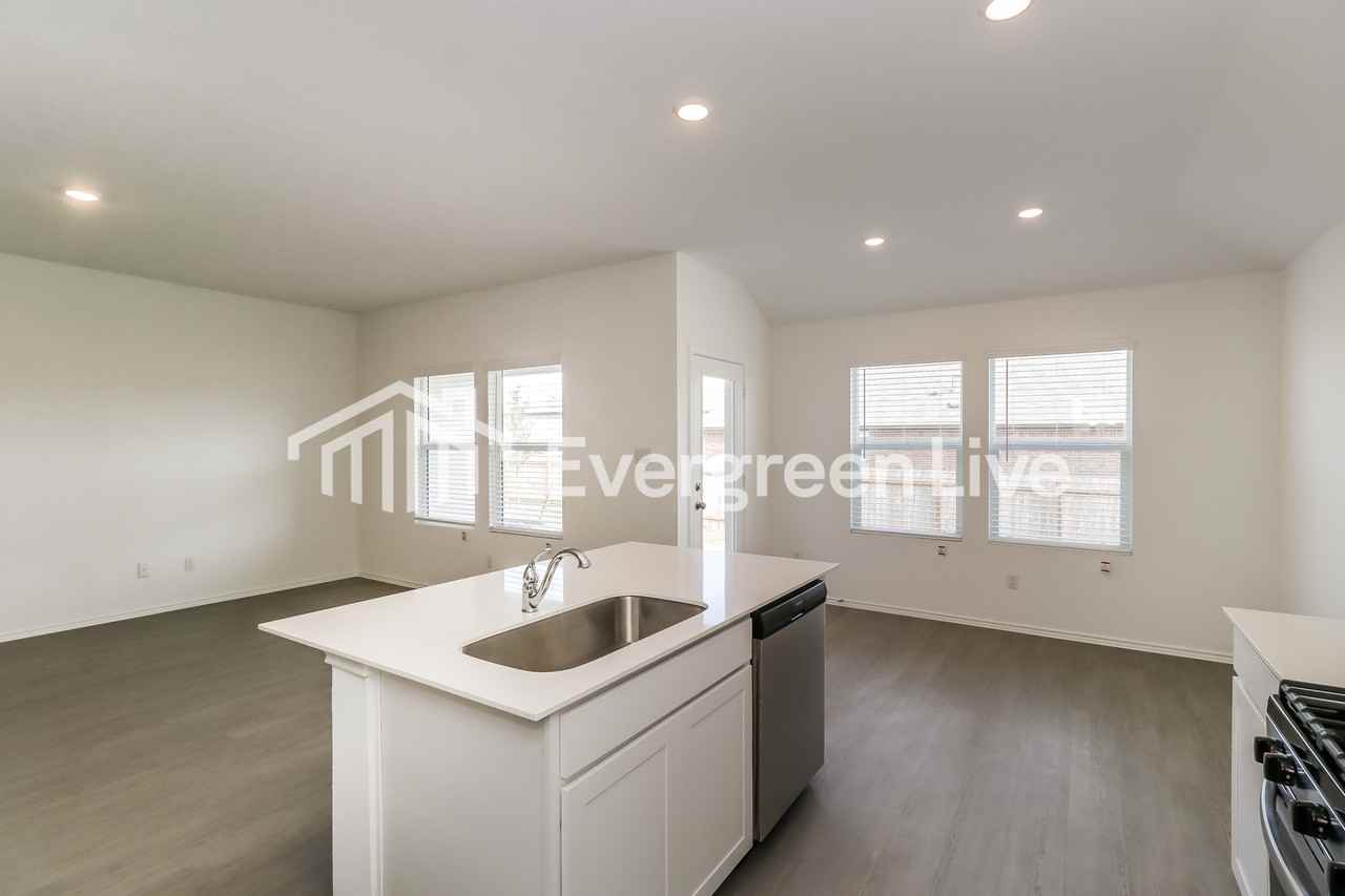 1132 Nesting Bird Dr - Photo 3 of 15
