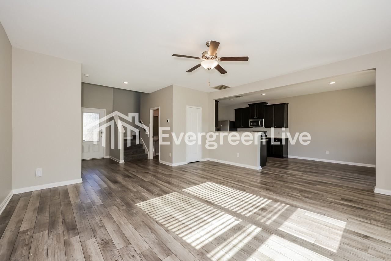 1527 Mackinac Dr - Photo 6 of 15