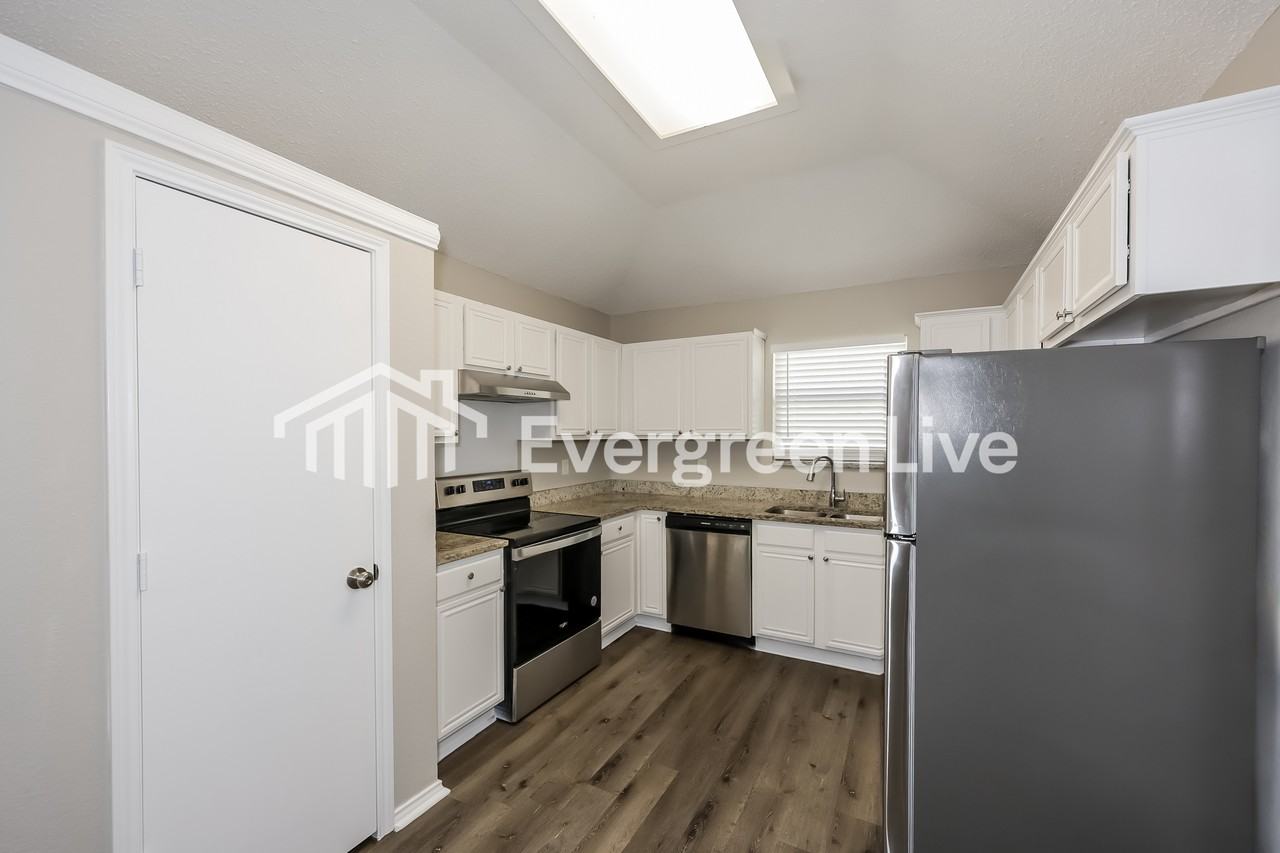 6804 Cedar Shadow Dr - Photo 3 of 15