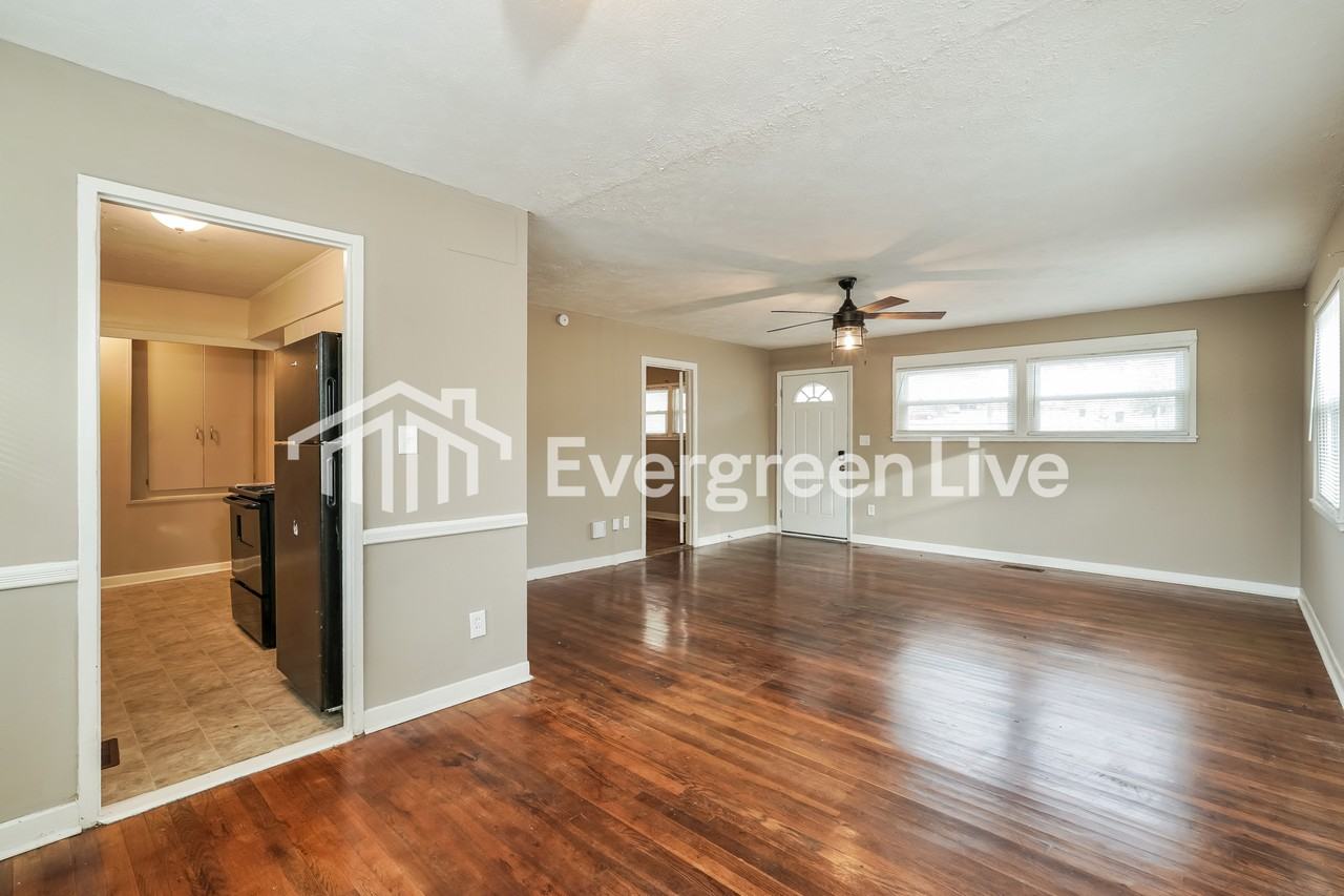 1147 Weston St - Photo 5 of 15