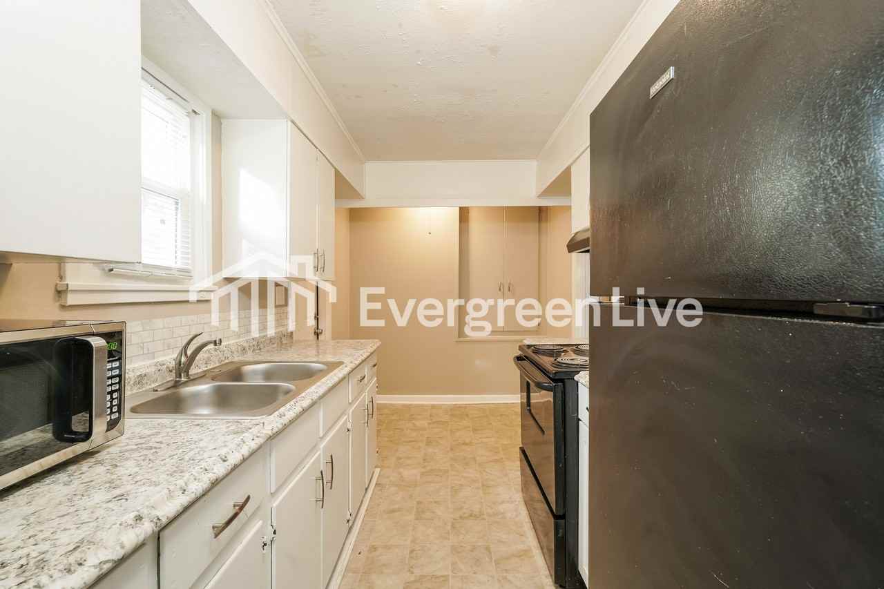1147 Weston St - Photo 6 of 15
