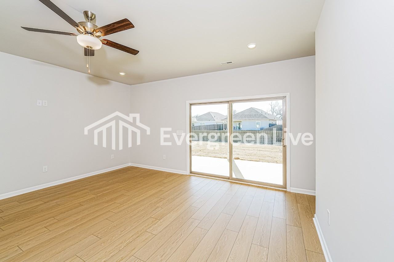 308 Pond Spring Dr - Photo 4 of 16