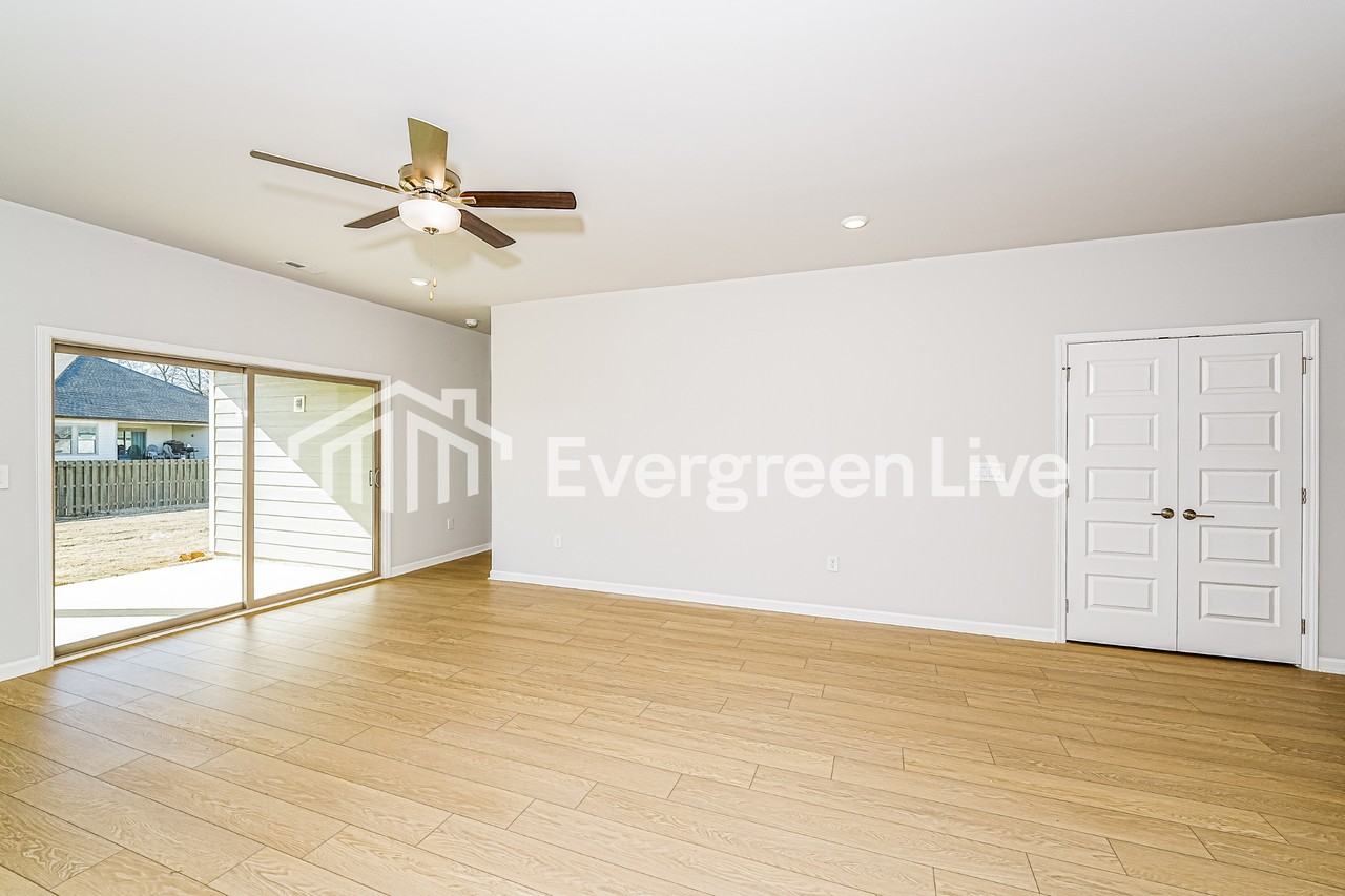 308 Pond Spring Dr - Photo 5 of 16