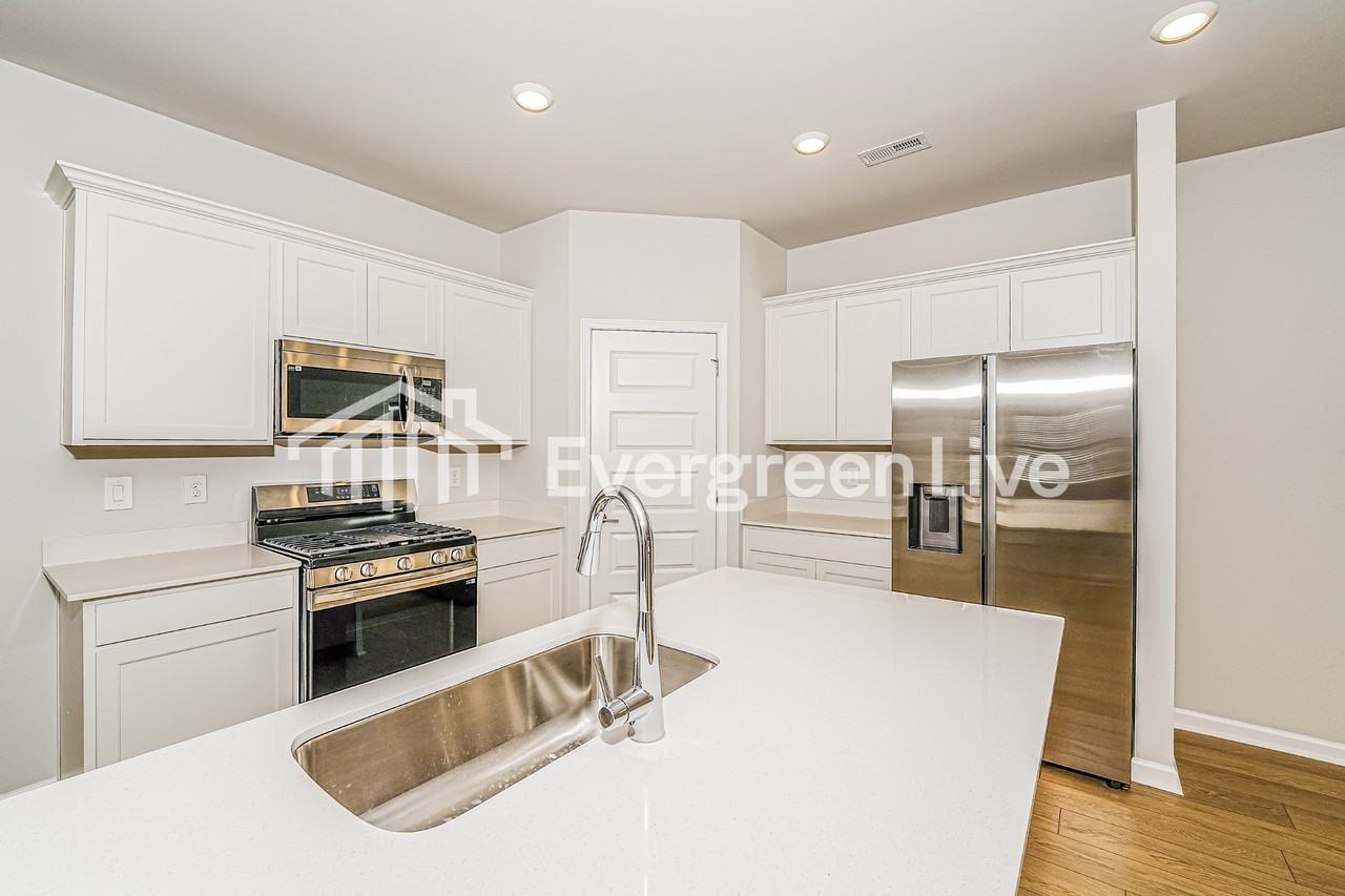 308 Pond Spring Dr - Photo 7 of 16