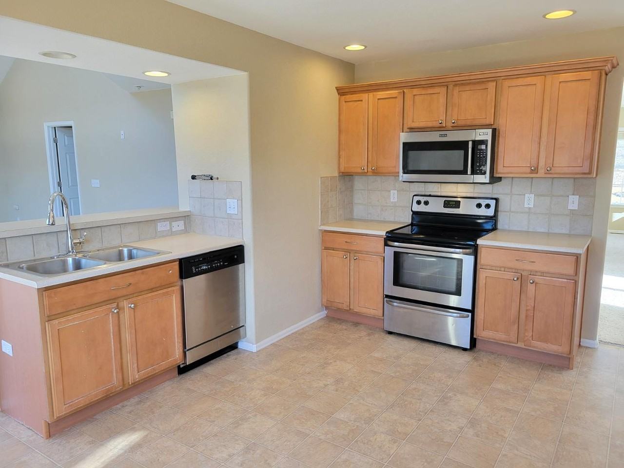 13712 Narrowleaf Dr - Photo 4 of 27