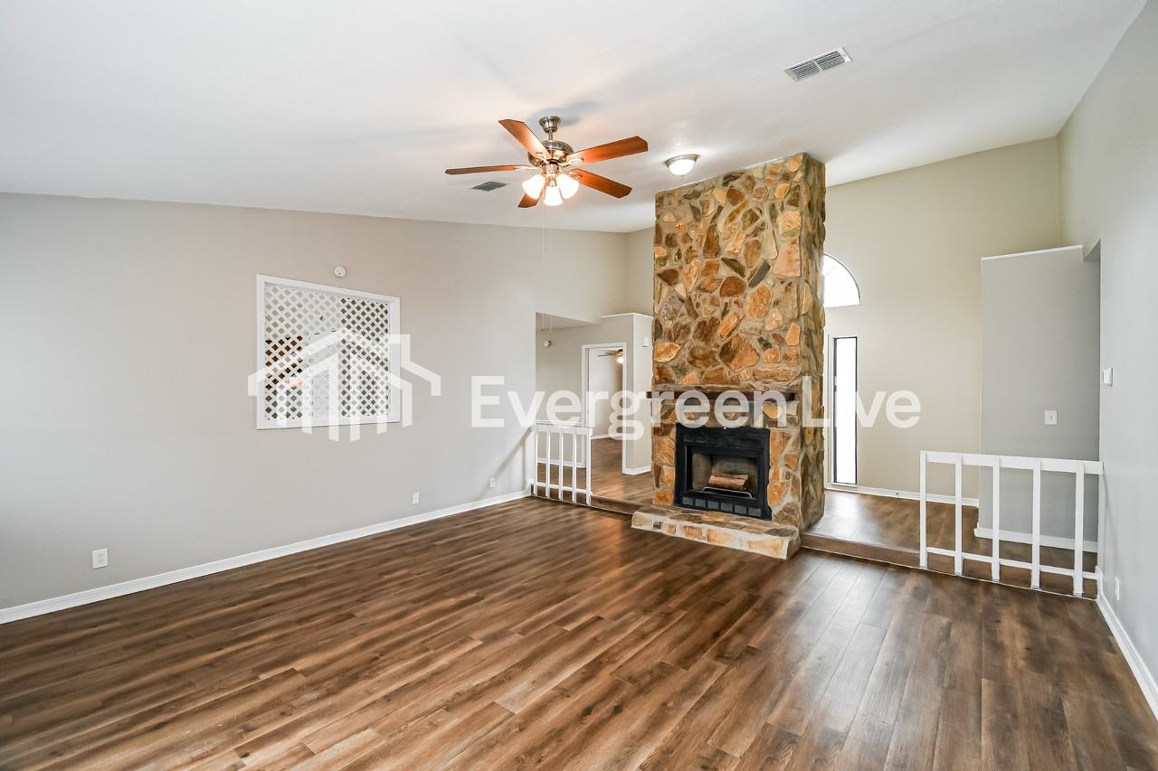 8149 Amberwood Ct - Photo 7 of 17