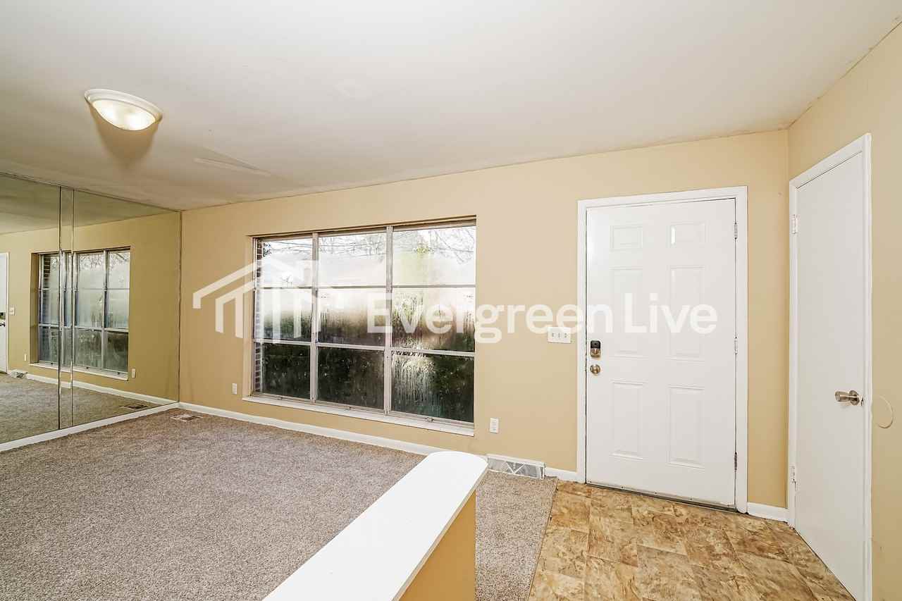 3322 Bonds Ave - Photo 3 of 15