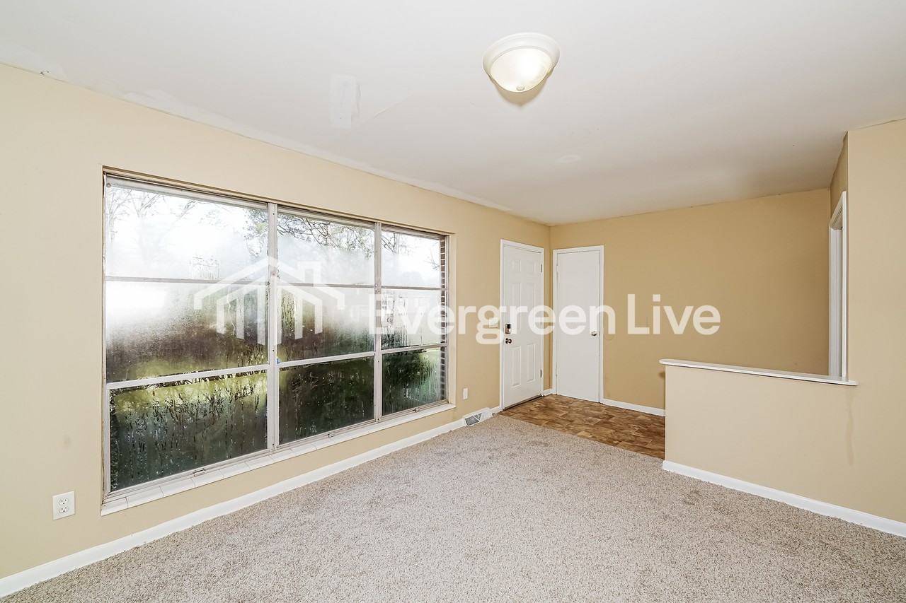 3322 Bonds Ave - Photo 4 of 15