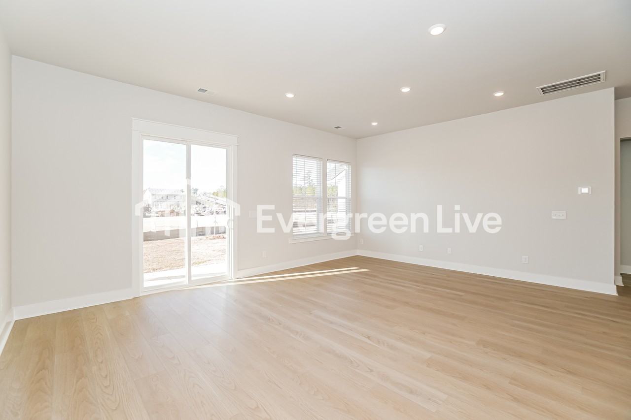 129 Bloomsbury St - Photo 2 of 15