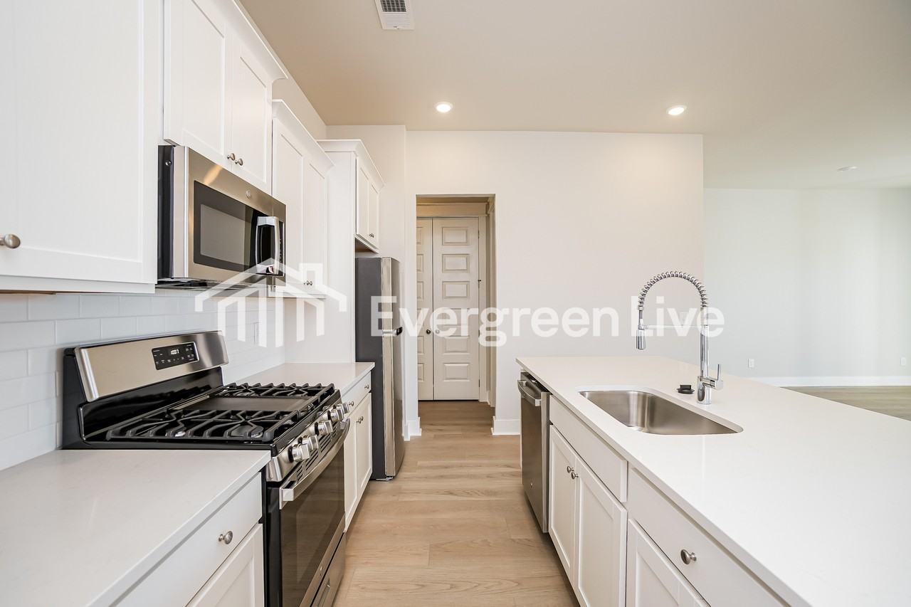 129 Bloomsbury St - Photo 4 of 15