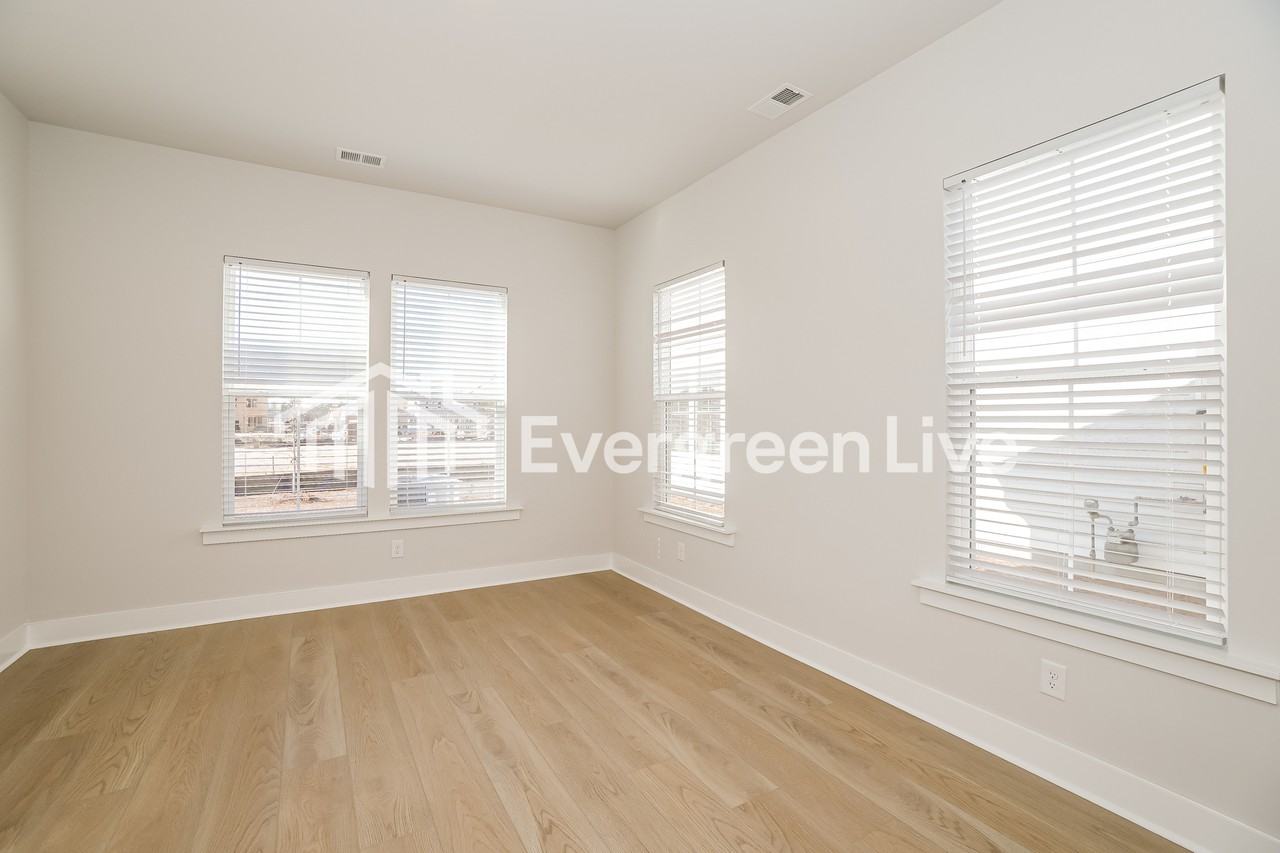 129 Bloomsbury St - Photo 7 of 15