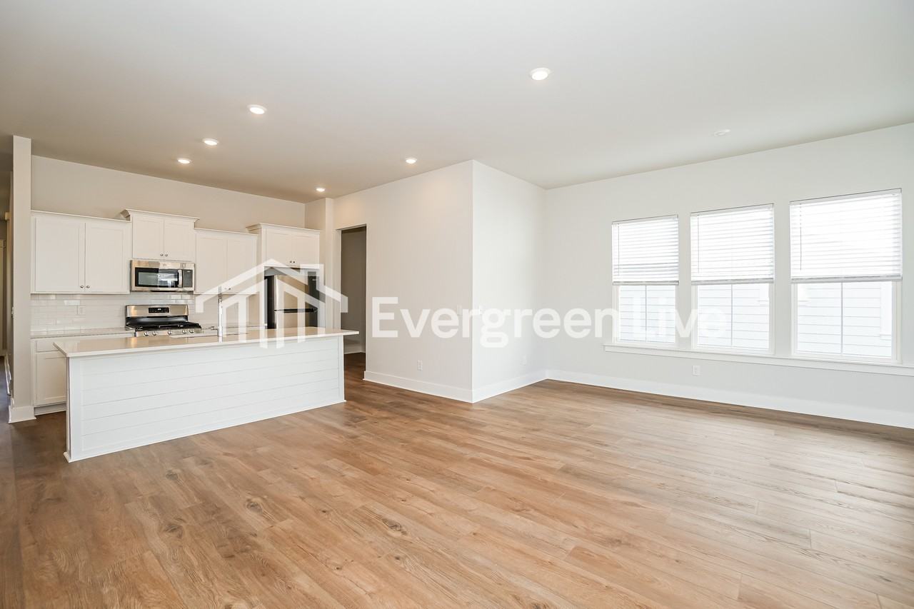 130 Bloomsbury St - Photo 2 of 15