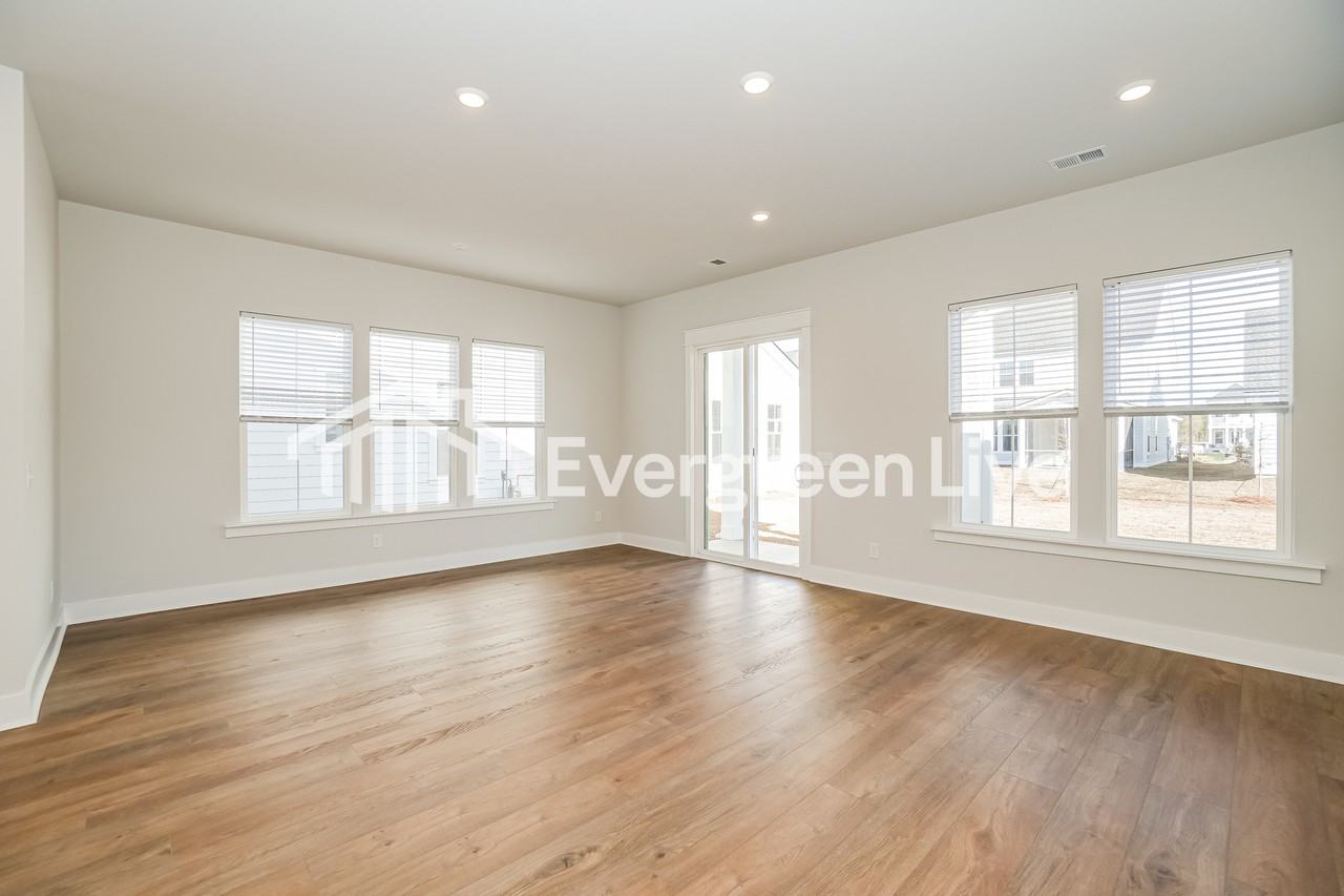 130 Bloomsbury St - Photo 3 of 15