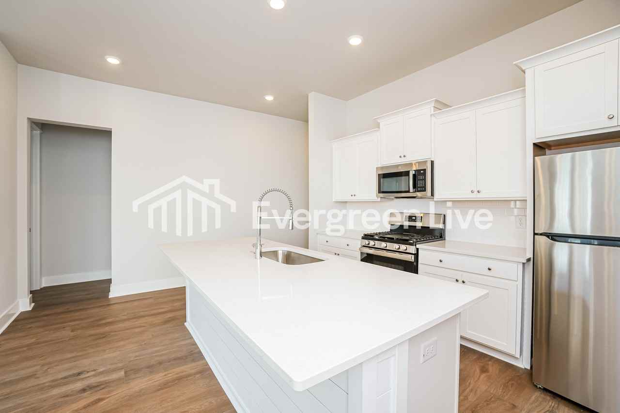 130 Bloomsbury St - Photo 5 of 15