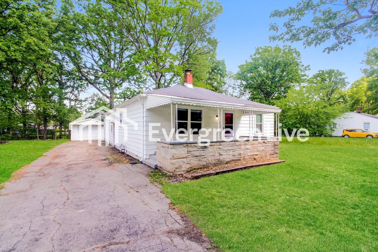 3641 N Sadlier Dr - Photo 2 of 15
