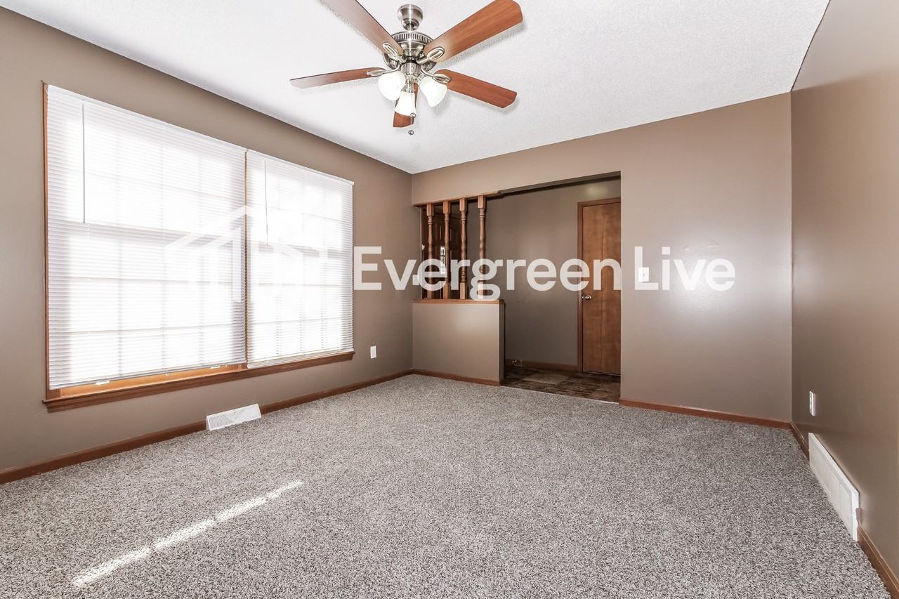 11622 Palmer Ave - Photo 4 of 15