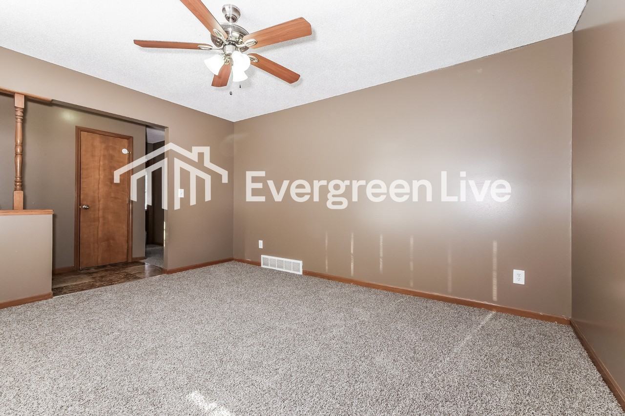 11622 Palmer Ave - Photo 5 of 15