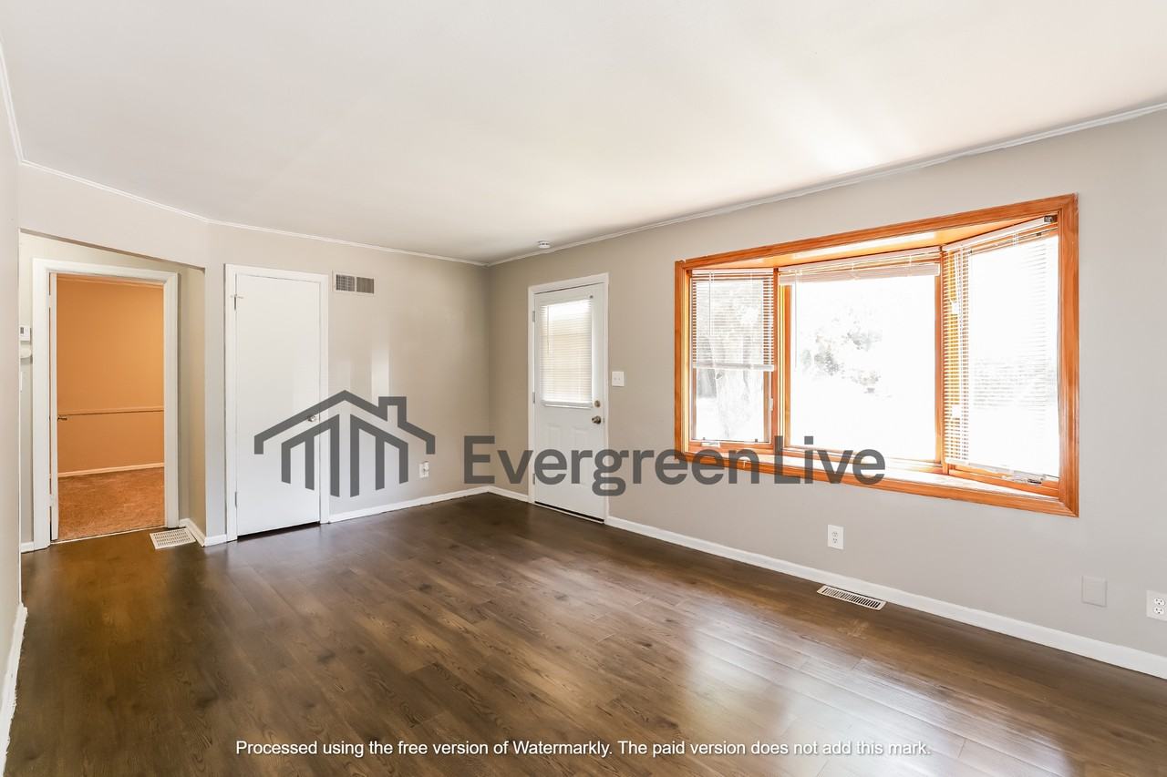 2920 Longwood Ave - Photo 4 of 15