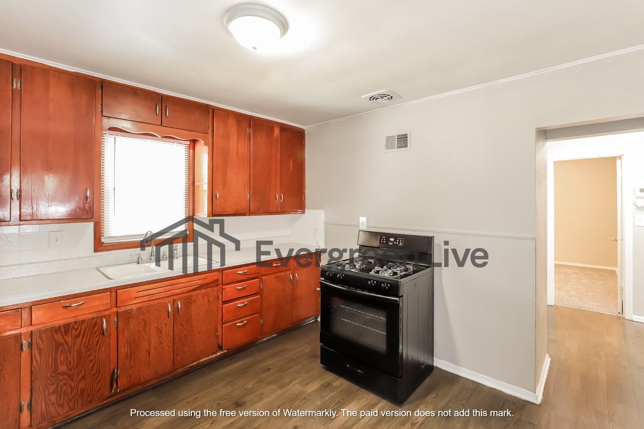 2920 Longwood Ave - Photo 5 of 15