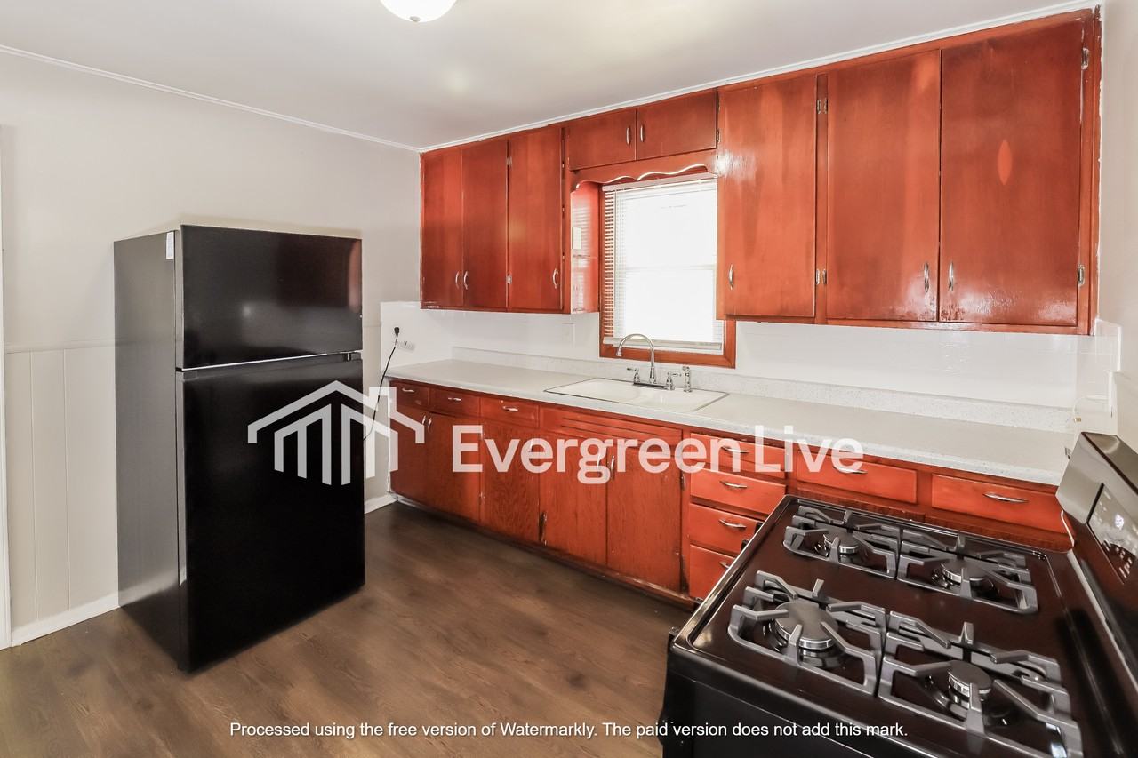 2920 Longwood Ave - Photo 6 of 15